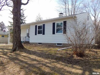5 Birchwood Ct, Davenport, IA 52804