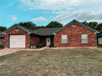 501 Phillips Cir, Kaufman, TX 75142