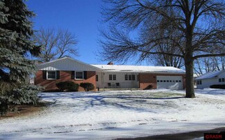 115 Outer Dr, Le Sueur, MN 56058