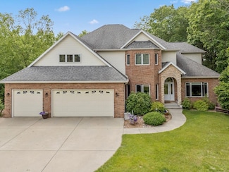 S4154 Whispering Pines Dr, Baraboo, WI 53913