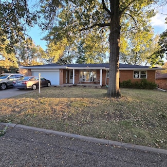 1103 Westview Dr, Normal, IL 61761