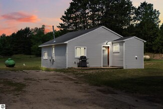 12376 Bourne Rd SW, Fife Lake, MI 49633