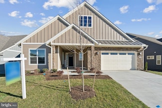 140 Foam Flower Dr, Lake Frederick, VA 22630