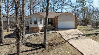 2 Edenhall Ln, Bella Vista, AR 72714