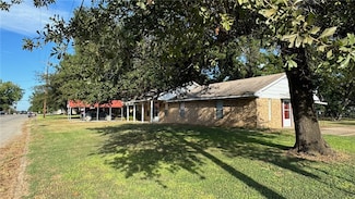 301 W Decherd St, Franklin, TX 77856