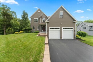 141 Idlewoods Dr, Swansea, MA 02777