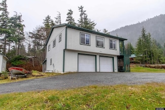 17215 Andreanoff Dr, Juneau, AK 99801