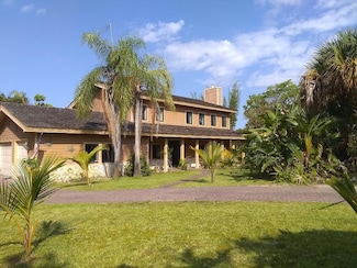 880 NE Stokes Terrace, Jensen Beach, FL 34957