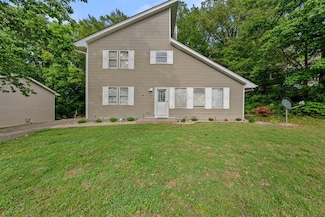 555 Lakeview Dr, Scottsville, KY 42164