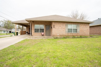 200 2nd St, Whitesboro, TX 76273
