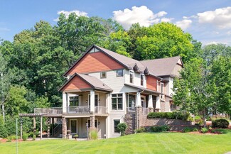 208 Park Ln S, Hopkins, MN 55305