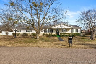 812 Wolfe Ln, Ada, OK 74820