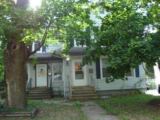 976 S Liberty St, Elgin, IL 60120