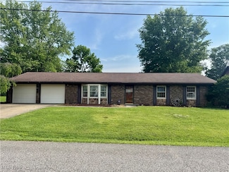 150 Oakbrook Ln, Mineral Wells, WV 26150