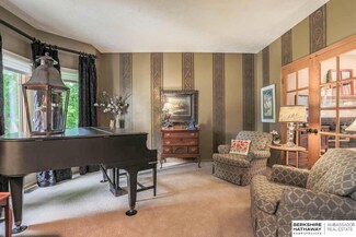 1008 Shady Tree Ln, Papillion, NE 68046