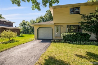 635 James St, Hinckley, IL 60520