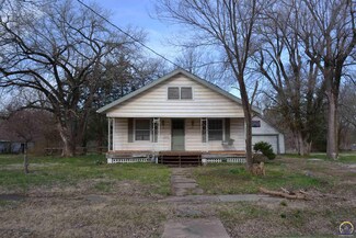 828 Monroe St, Lyndon, KS 66451