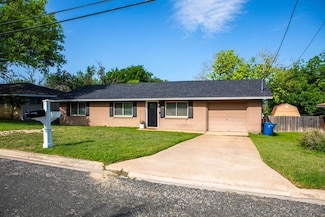 1117 Barbara Ann St, Kerrville, TX 78028