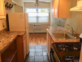 8 Colonial Rd, Beacon, NY 12508