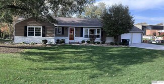 904 S 86th St, Omaha, NE 68114