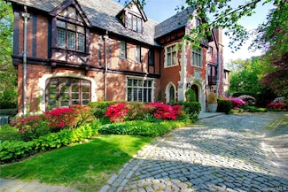 107 Bayview Rd, Manhasset, NY 11030