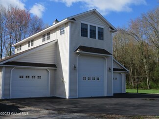 5 Putnam Ln, Saratoga Springs, NY 12866