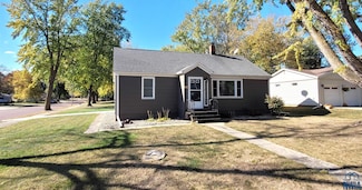 934 Roosevelt Ave, Sheldon, IA 51201