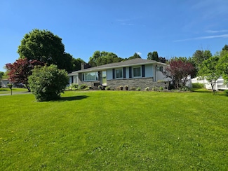 1 Sun Valley Dr, Rochester, NY 14606