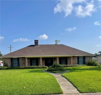 1266 S Bayouwood Dr, Lake Charles, LA 70605