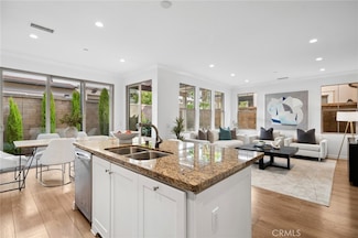 156 Barrow, Irvine, CA 92602