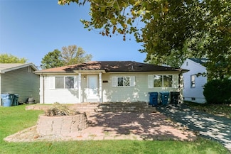 8219 Pear Ln, Saint Louis, MO 63123