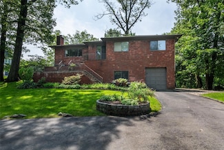35 Stone Cabin Rd, New Rochelle, NY 10801