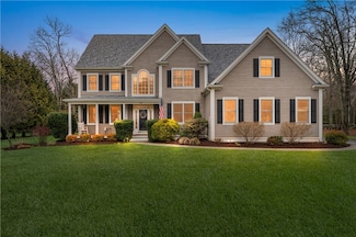 57 Sycamore Ln, Saunderstown, RI 02874