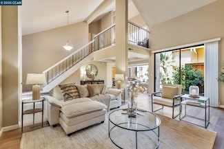 102 Northcreek Cir, Walnut Creek, CA 94598