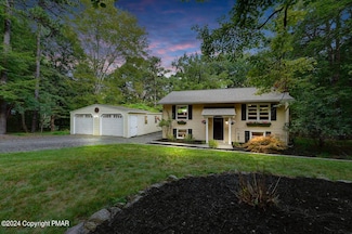 262 Five Springs Rd, Stroudsburg, PA 18360