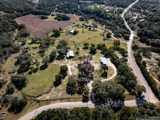 337 Oakridge Ln, Pipe Creek, TX 78063