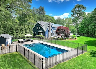 10 Grove Hill Rd, Woodbridge, CT 06525