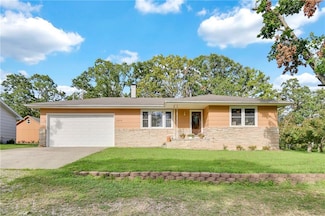 12579 Crestview Dr, Warsaw, MO 65355