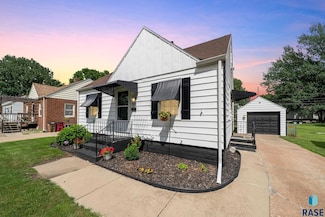 512 S Hawthorne Ave, Sioux Falls, SD 57104