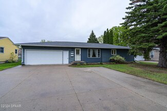 1728 River Rd NW, East Grand Forks, MN 56721