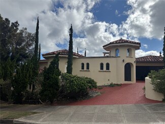 97 Moaniala Place, Honolulu, HI 96821