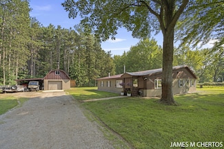 17401 Taft St, Spring Lake, MI 49456