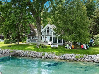 7813 S Dune Hwy, Empire, MI 49630