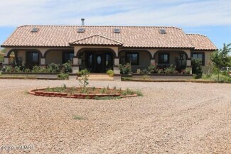 221 E Allen Ln, Huachuca City, AZ 85616