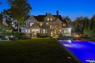 384 Upper Montclair Plaza, Montclair, NJ 07043