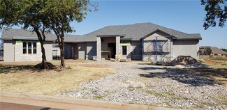 15616 Laguna Dr, Edmond, OK 73013