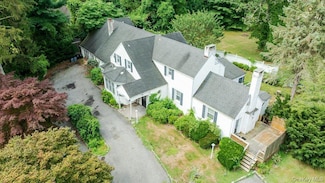221 Huntington Bay Rd, Huntington, NY 11743