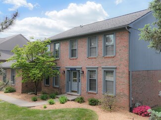 37201 Chesapeake Rd, Farmington Hills, MI 48335