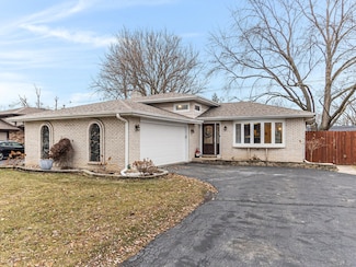 908 Macgregor Rd, Lockport, IL 60441
