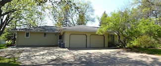 3528 Rolling Meadow Dr, Aberdeen, SD 57401